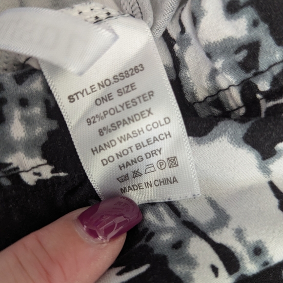 Shosho Women's Black, White & Gray Tie-dye Patterned Leggings - Picture 6 of 10